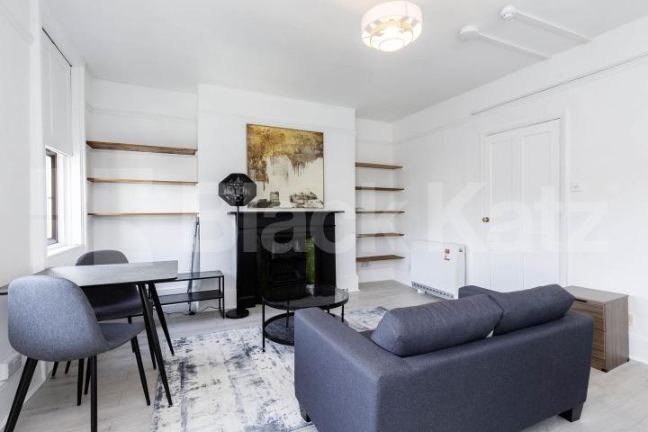 Recently refurbished spacious studio in an amazing loaction York Mews, Kentish Town